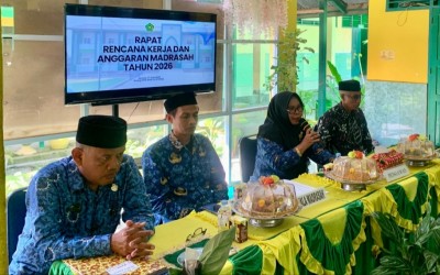 Dra.Hj.Harnis,M.Pd apresiasi Musyawarah RKAM MAN 2 Soppeng, Bahas Anggaran Tahsin Quran hingga Robotik.
