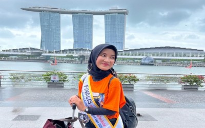 3068 Km Dari Desa Panincong ke Singapura, Feby Siswa MAN 2 Soppeng Buktikan Semangat Juara dan Talenta Prestasi